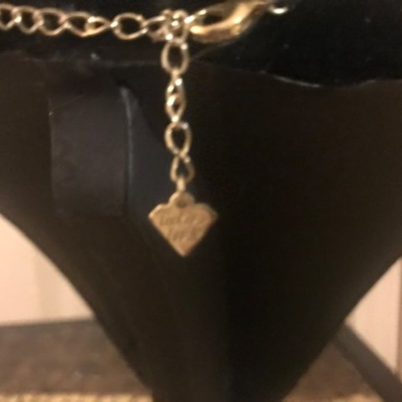 Cookie Lee Medallion Necklace - Picture 5 of 6